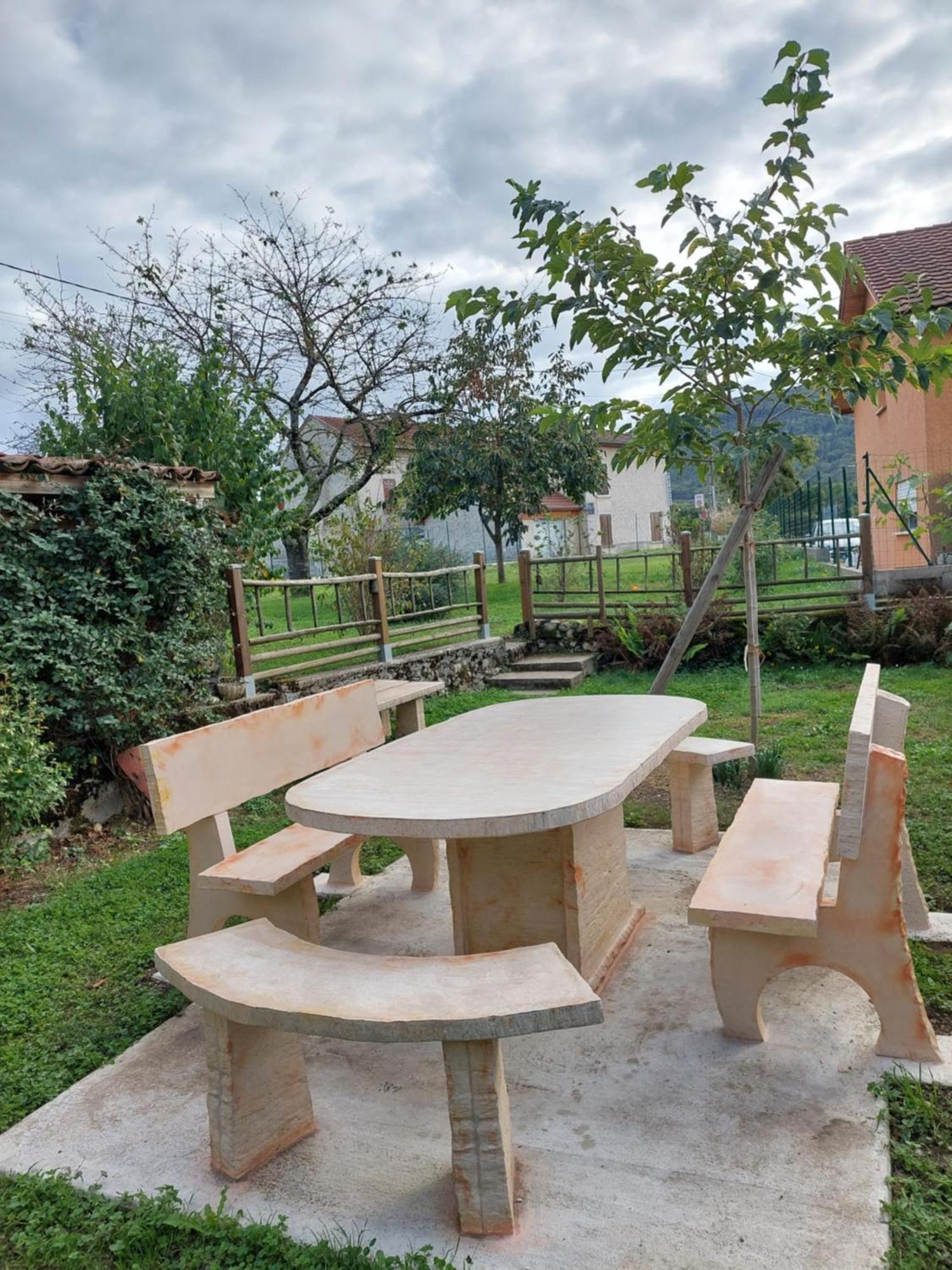 Villa Les Copains D'Abord Beaucroissant Exterior foto