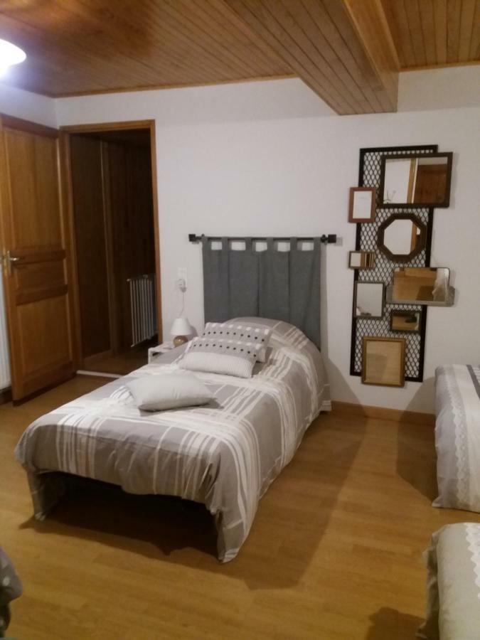 Villa Les Copains D'Abord Beaucroissant Exterior foto